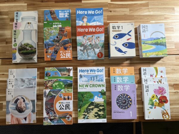 教科書入れ替えの写真